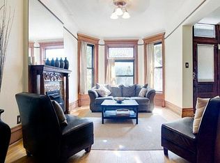 908 W Newport Ave #1, Chicago, IL 60657