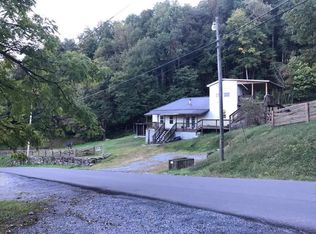 5846 Lansing Edmond Rd, Lookout, WV 25868