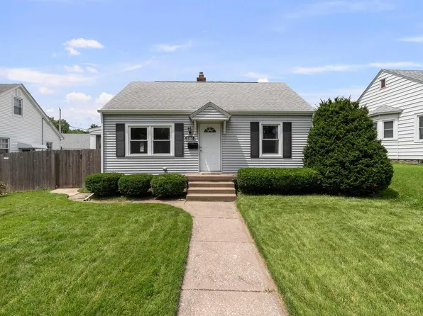 2302 N Howell St, Davenport, IA 52804
