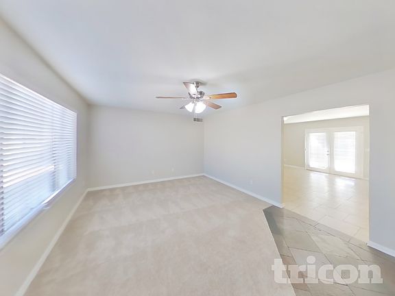 3rd image of 1113 W Runion Dr