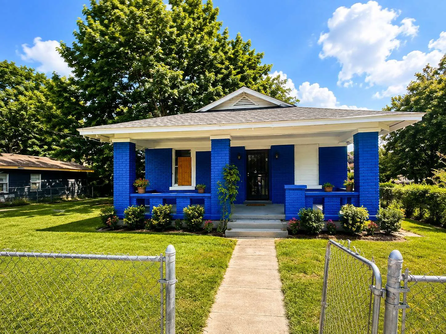 3 bed, 1.0 bath, 1203 sqft, $1,250 — Photo 1