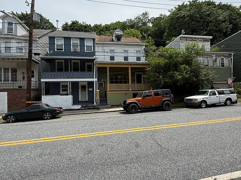 W Bacon St — Photo 2