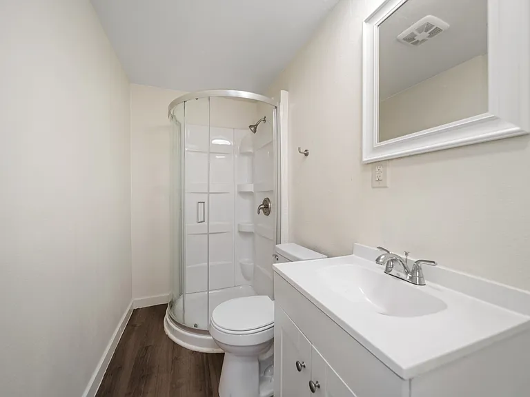 562 Eastwood Dr — Photo 11