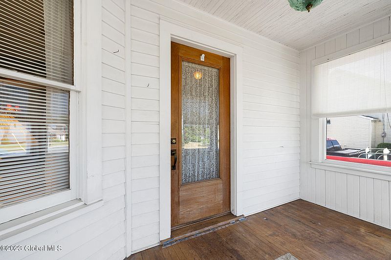 3rd image of 2032 Helderberg Avenue