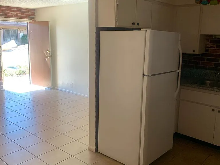 605 S Royal Crest Cir #15 — Photo 3