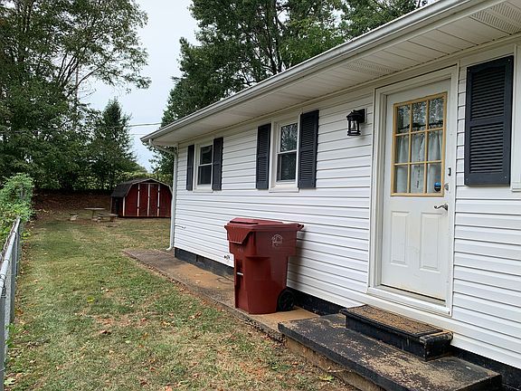 3rd image of 1511 E Chilhowie Ave