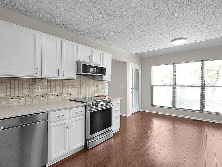 7961 Pinehill Rd — Photo 33