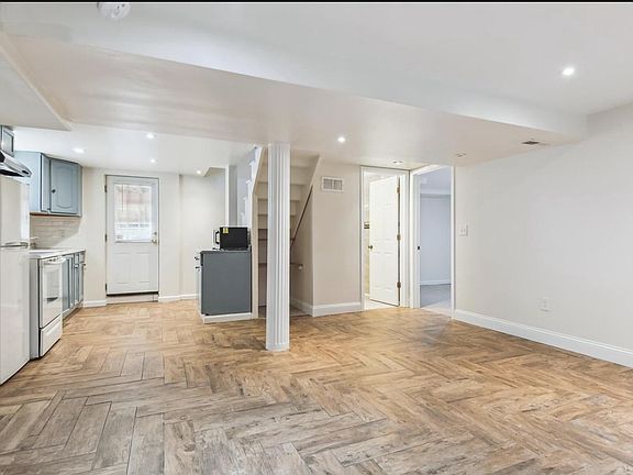 4th image of 416 Hazlett Ave #5