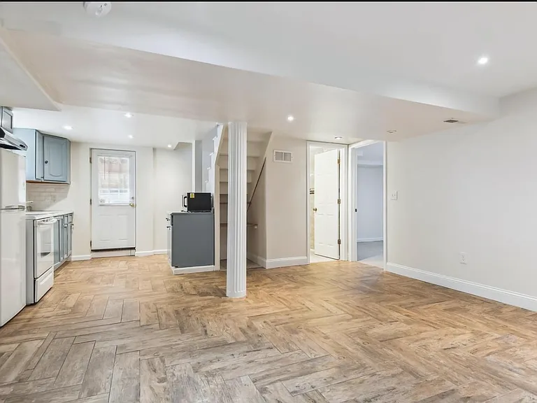 416 Hazlett Ave #5 — Photo 4