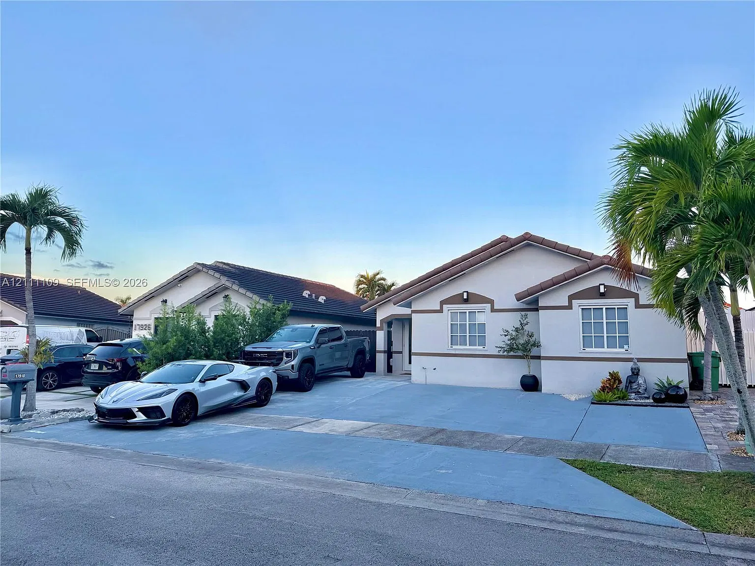 3 bed, 1236 sqft, $3,100 — Photo 1