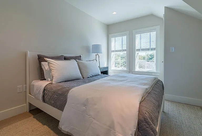 Pond View Dr — Photo 2