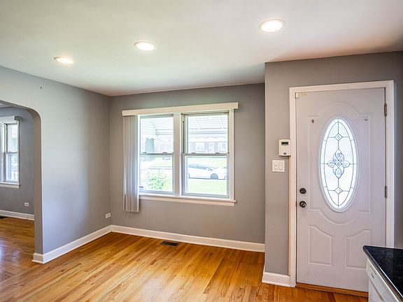 2nd image of 3033 Ernst St