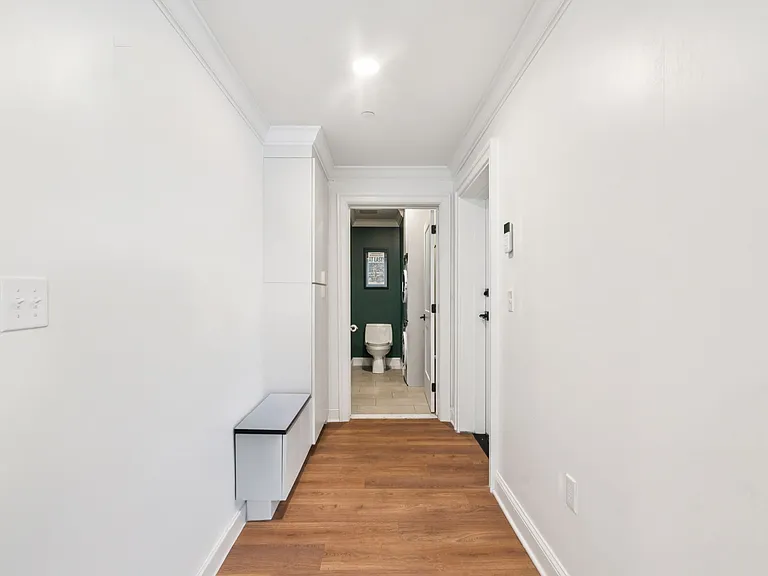 326 S 19th St #100 — Photo 16