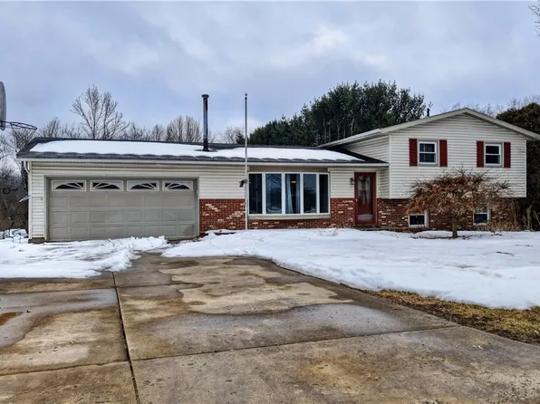 240 Harmon Ave NW, Brewster, OH 44613