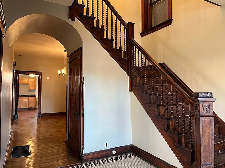2102 Maryland Ave — Photo 3