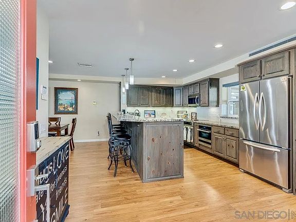 5th image of 1327 La Palma St Unit 5B