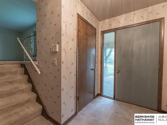 4th image of 9532 Meadow Dr