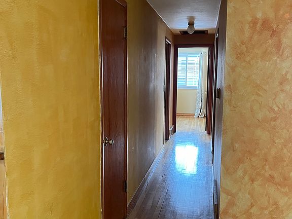 Hallway facing west to bedrooms and bathroom.