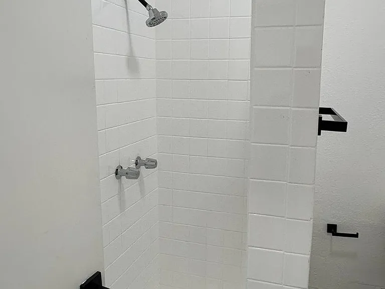 Catalina Court — Photo 13