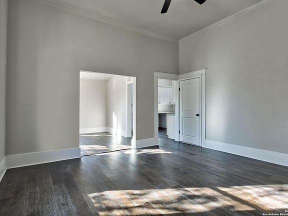 4th image of 224 E Rische