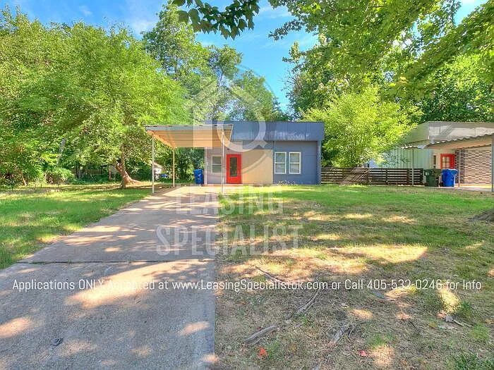 1025 Parsons St — Photo 3