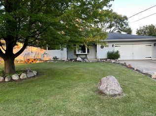 2744 Deland Rd, Waterford, MI 48329