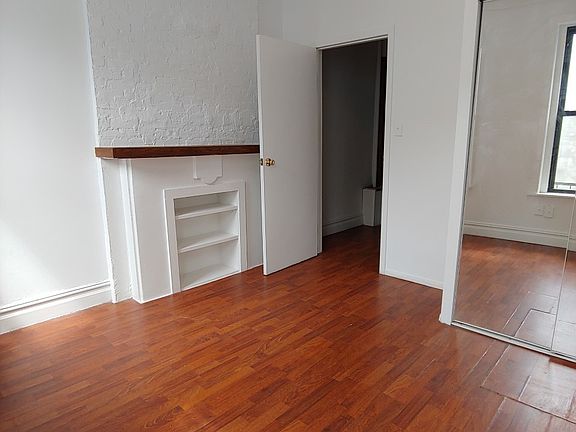 2nd image of 554 W 50th St APT 4RW