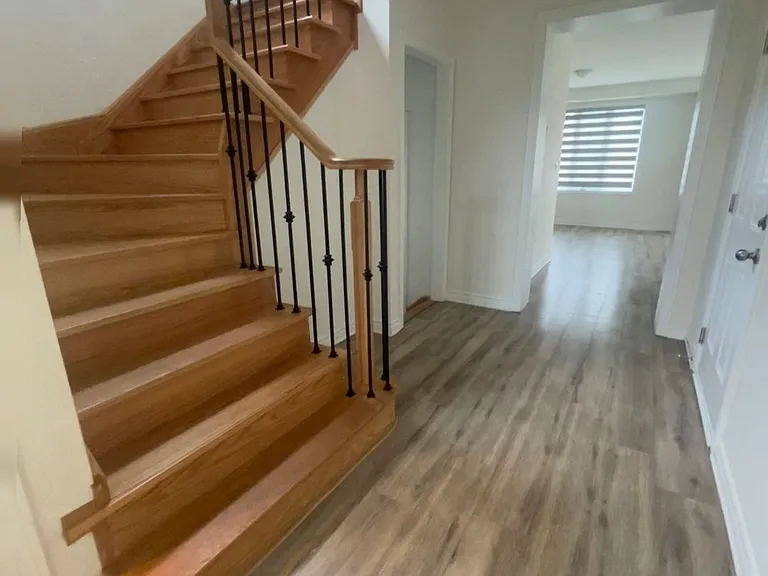 58 Seaton Cres — Photo 3
