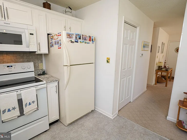39028 Bayview W — Photo 40