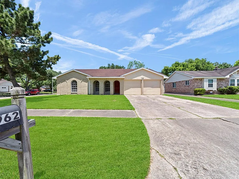 7962 Southmeadow Dr — Photo 1