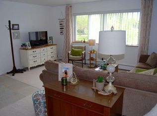 635 Edwards Ave, Dundee, IL 60118