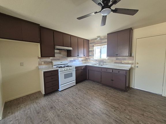 4th image of 61464-66 Desert Air Rd