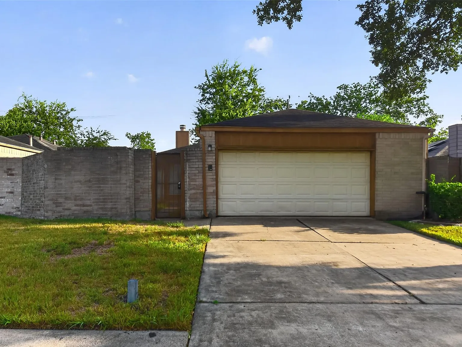 3 bed, 2.0 bath, 1388 sqft, $1,650 — Photo 1