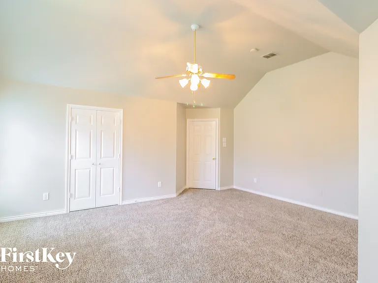 2204 Reedway Ct — Photo 8
