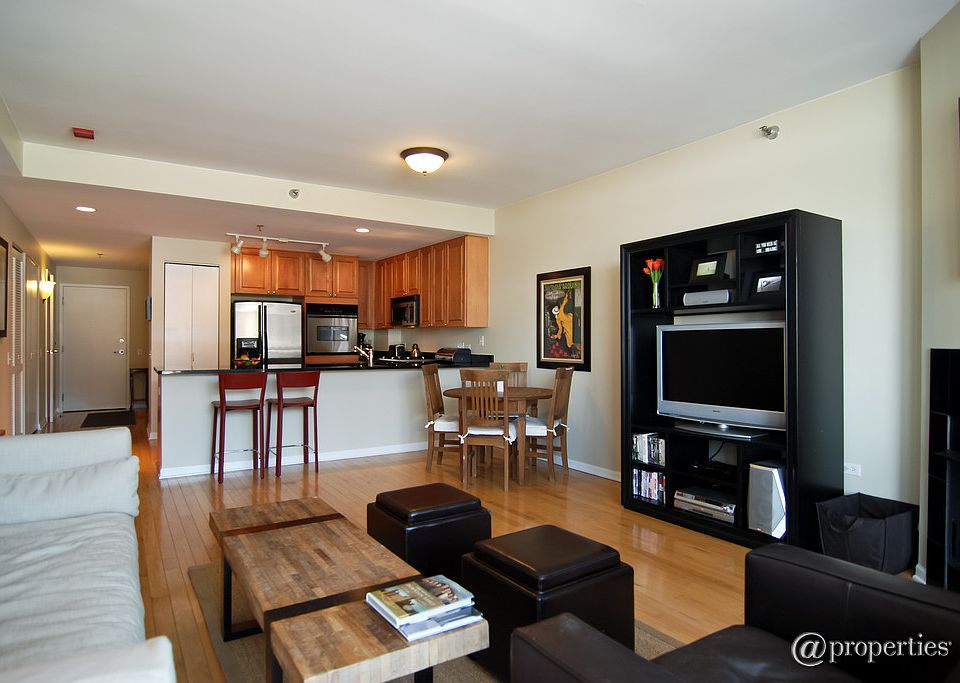 Foyer/Living Room
