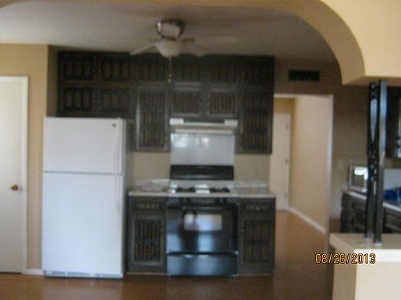 3rd image of 435 E 10th Pl