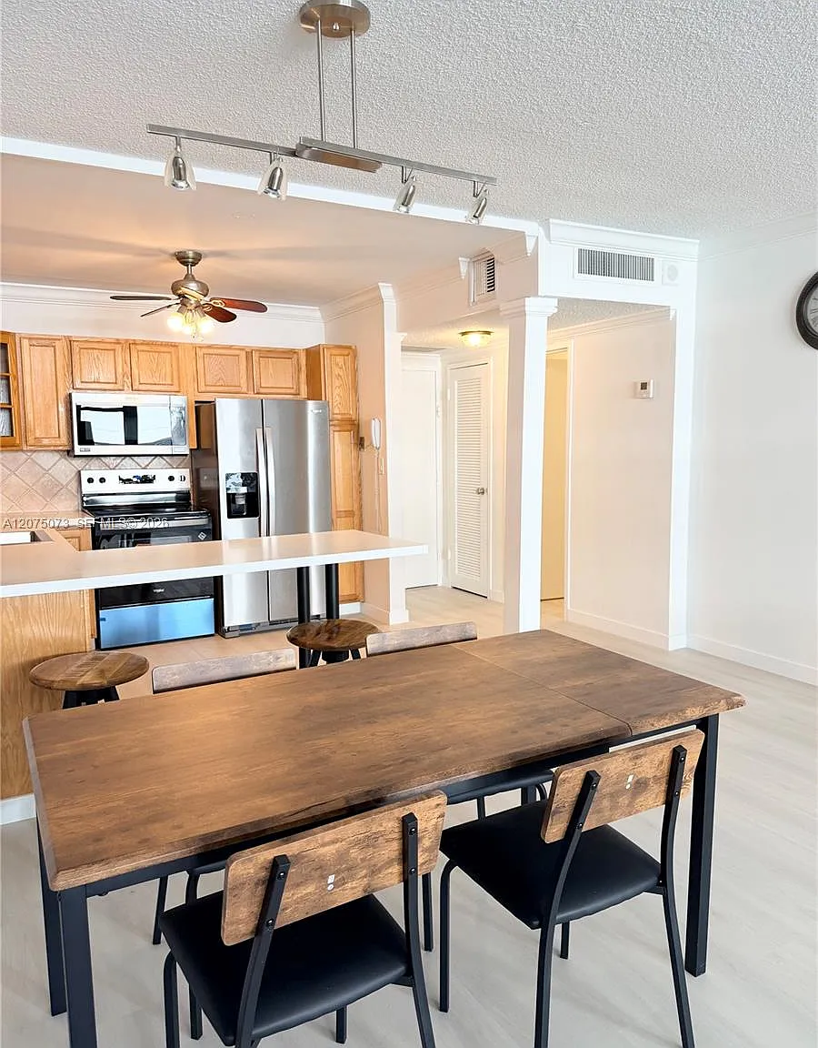 Sea Air Towers Condo — Photo 1