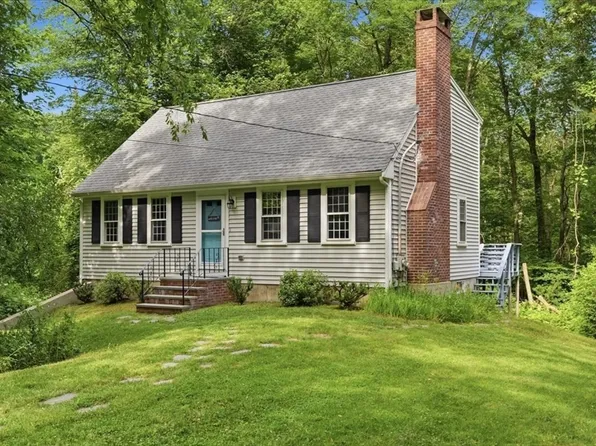 200 Cushing St, Hingham, MA 02043