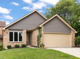 528 W Evergreen St, Wheaton, IL 60187
