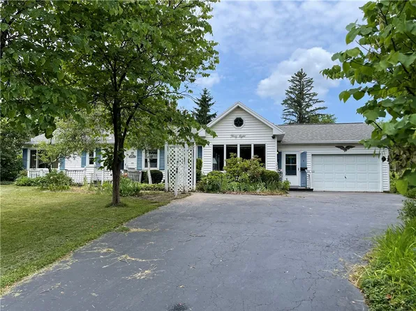 48 Gate House Trl, Henrietta, NY 14467