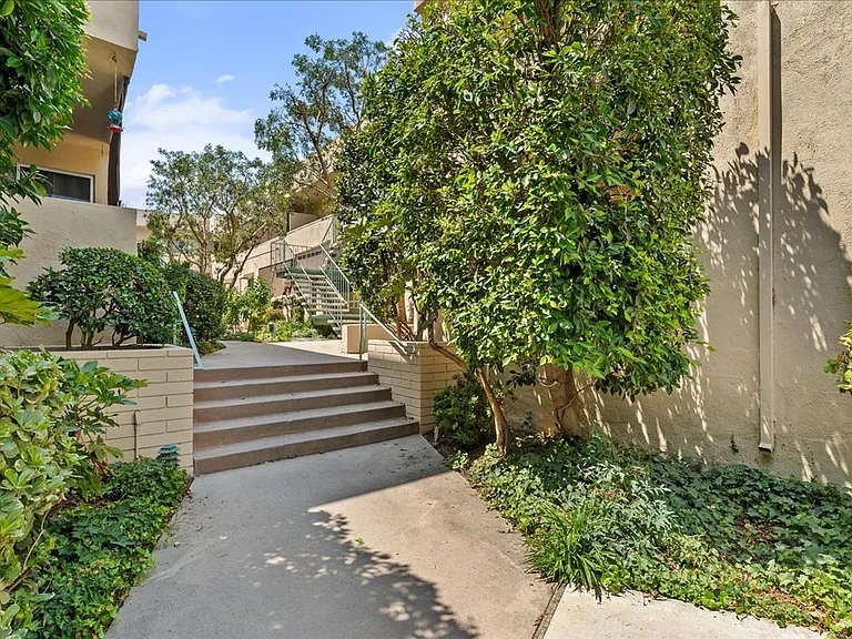 17424 Burbank Blvd #205 — Photo 21
