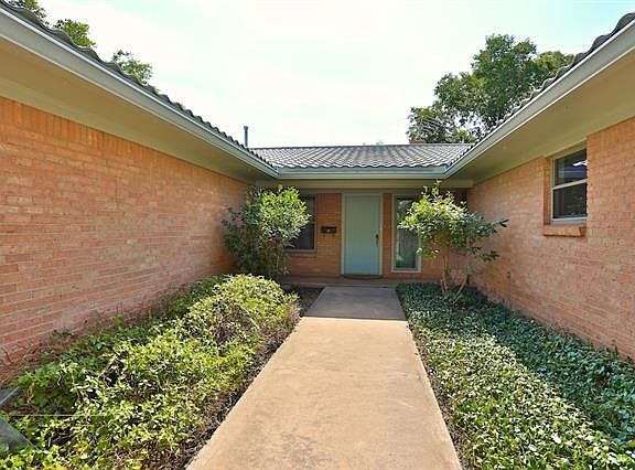3rd image of 1809 Sylvan Dr