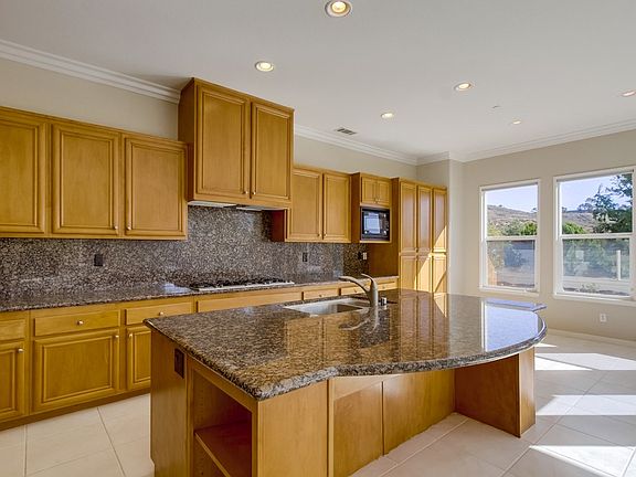 5th image of 10813 La Alberca Ave