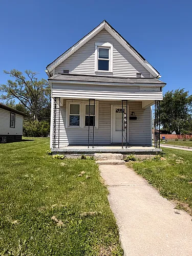 952 E Broadway St Photo 1