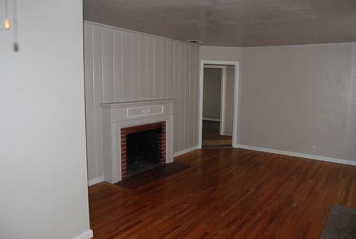 3rd image of 1836 De Ovan Ave