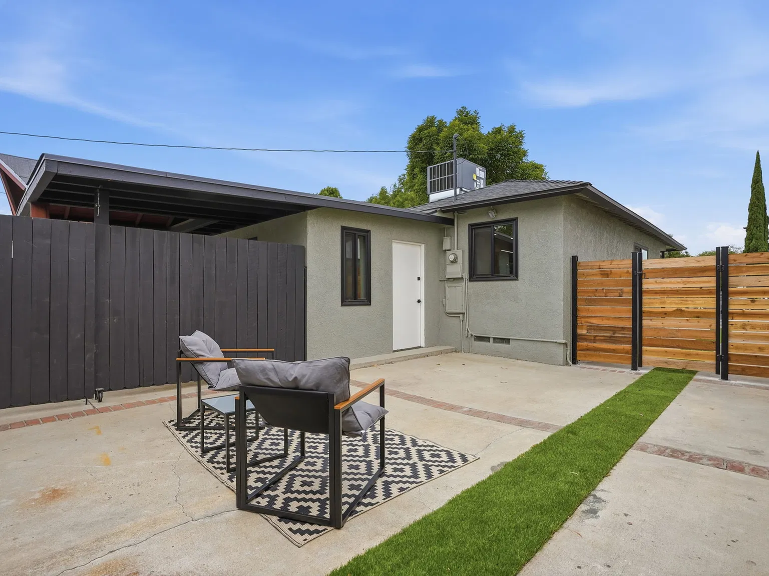 1 bed, 400 sqft, $2,695 — Photo 2