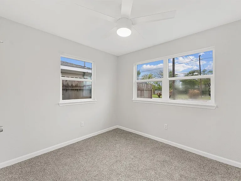 4630 Clover St — Photo 17
