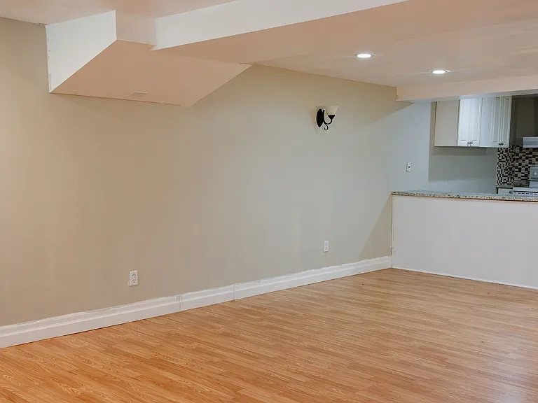 1702 Greenvale Cres — Photo 20