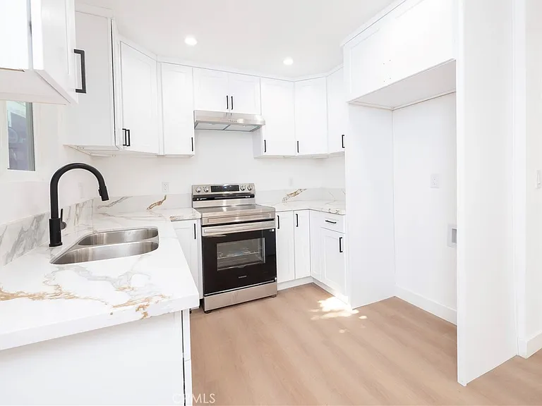 5741 S Saint Andrews Pl #1/2 — Photo 4