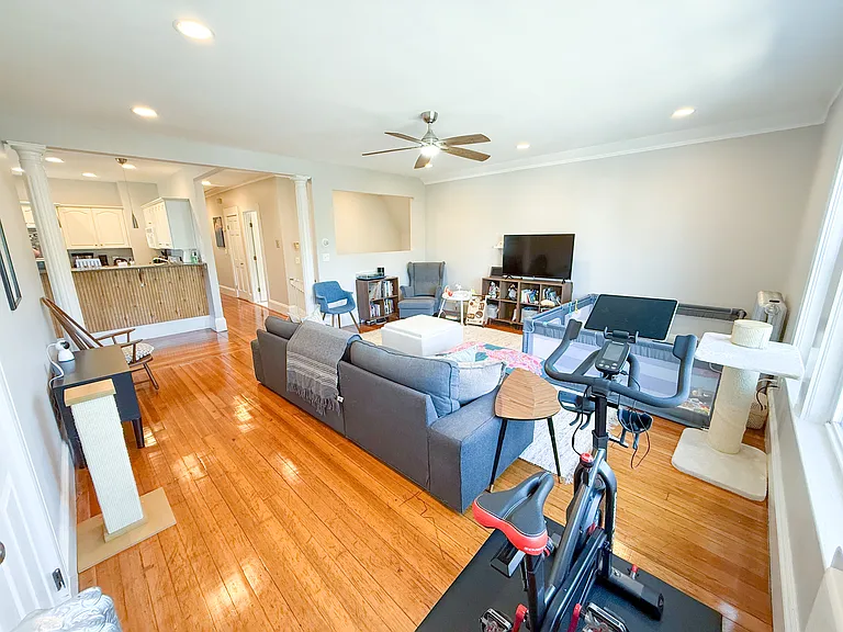 410 S Huntington Ave #3 — Photo 2